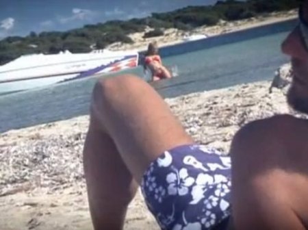 Выебали на пляже танцующую для двоих девушку под кайфом Выебали на пляже танцующую для двоих девушку под кайфом